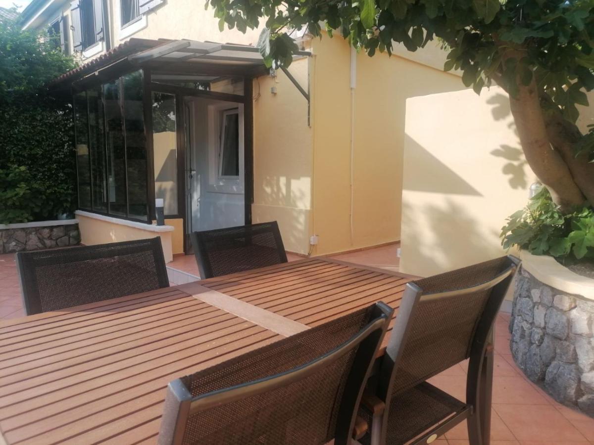 Apartment Ela, Kostrena Rijeka Екстериор снимка